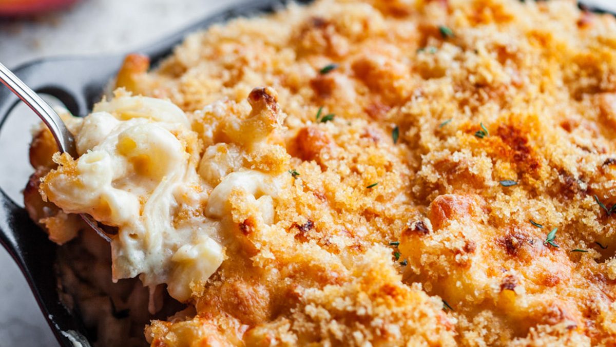 Spoonful of mac and cheese with breadcrumbs.