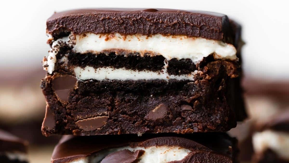 Irresistible chocolate oreo brownies, perfect for those craving a decadent treat. These indulgent brownies are expertly layered, creating a mouthwatering dessert that combines the