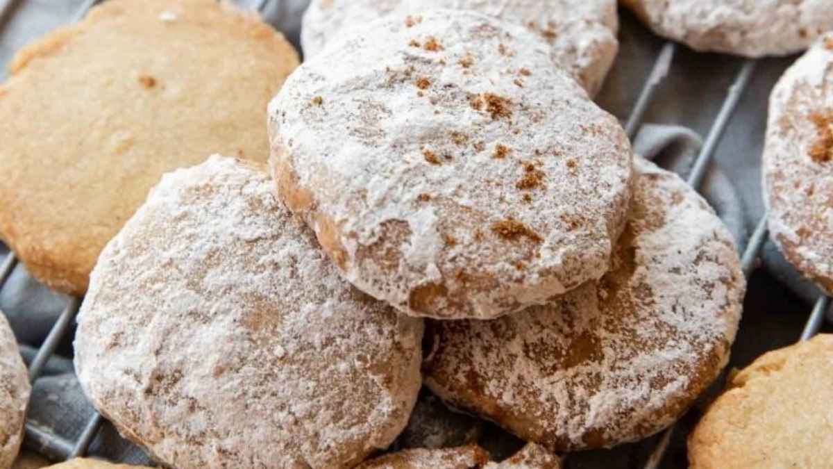 Easy Mexican Cinnamon Cookies Recipe.