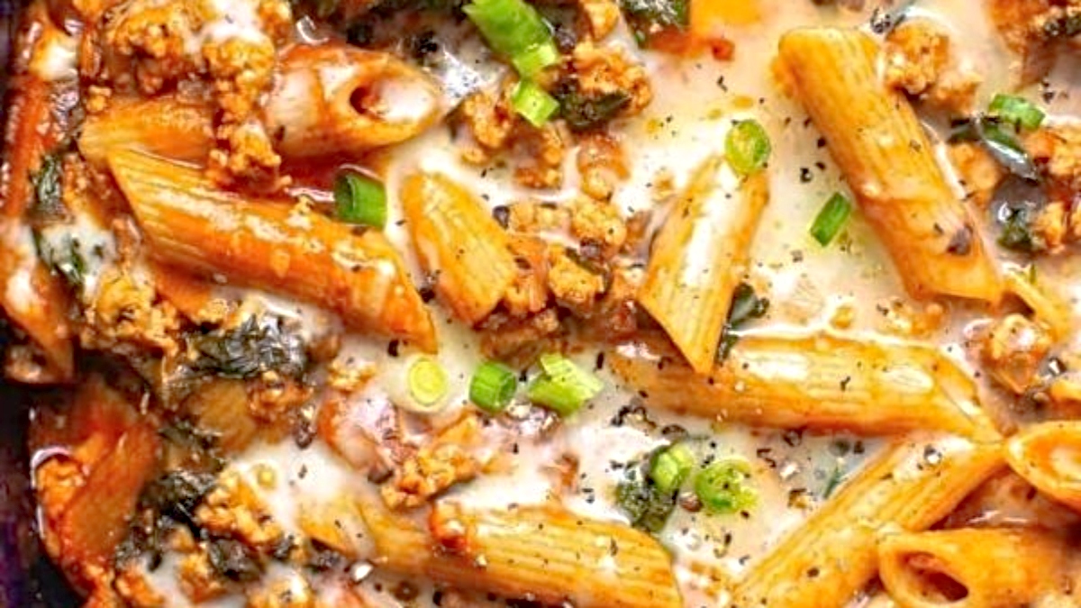 A pasta casserole dish with chicken.