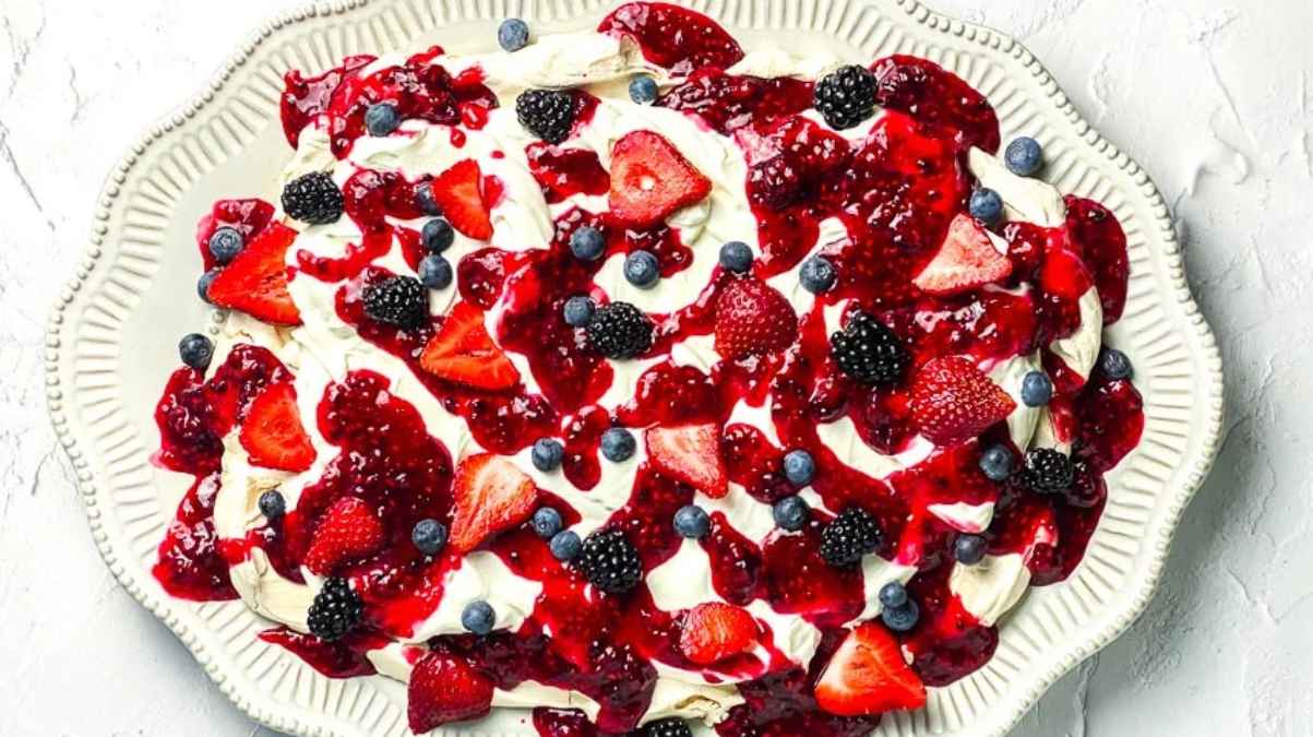 Low Fodmap Mixed Berry Slab Pavlova.