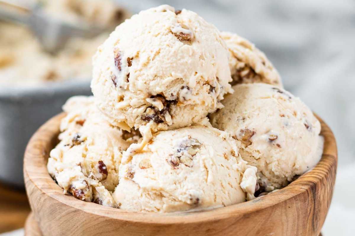 Butter Pecan Ice Cream | No Churn Ice Cream.