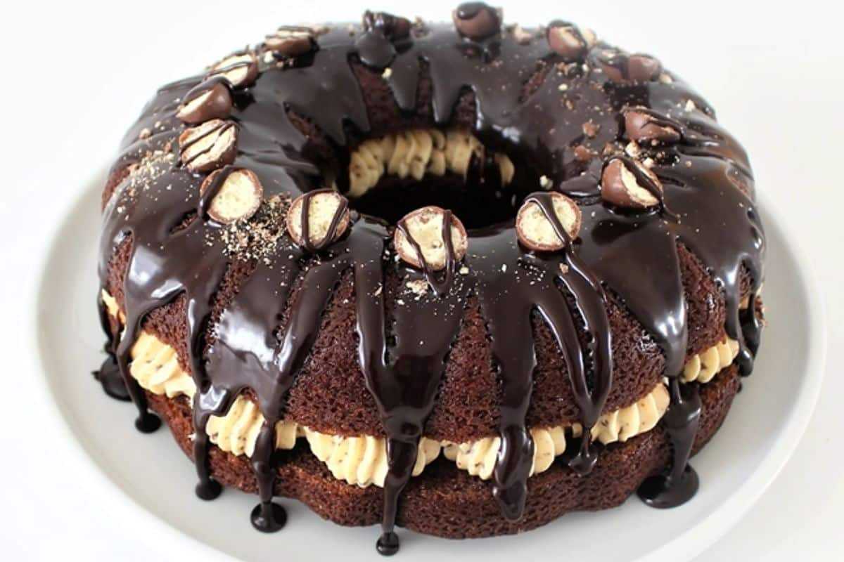 Chocolate Bundt Cake With Ganache Drizzle. 