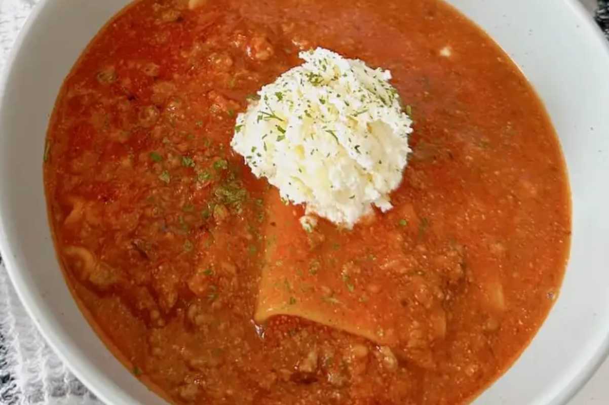 Creamy One-Pot Lazy Lasagna Soup.