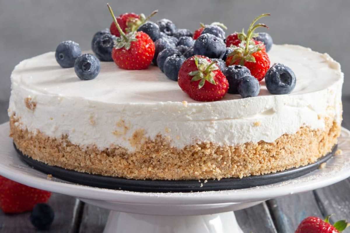 No-Bake Berry Greek Yogurt Pie Recipe. 