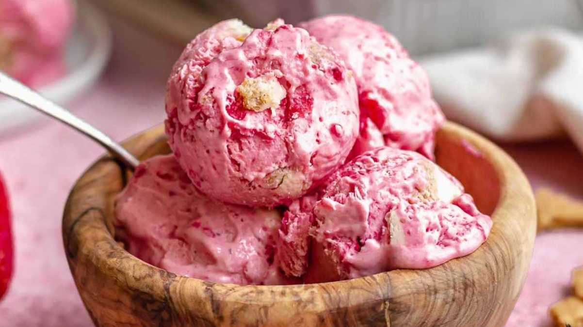 No Churn Strawberry Ice Cream.