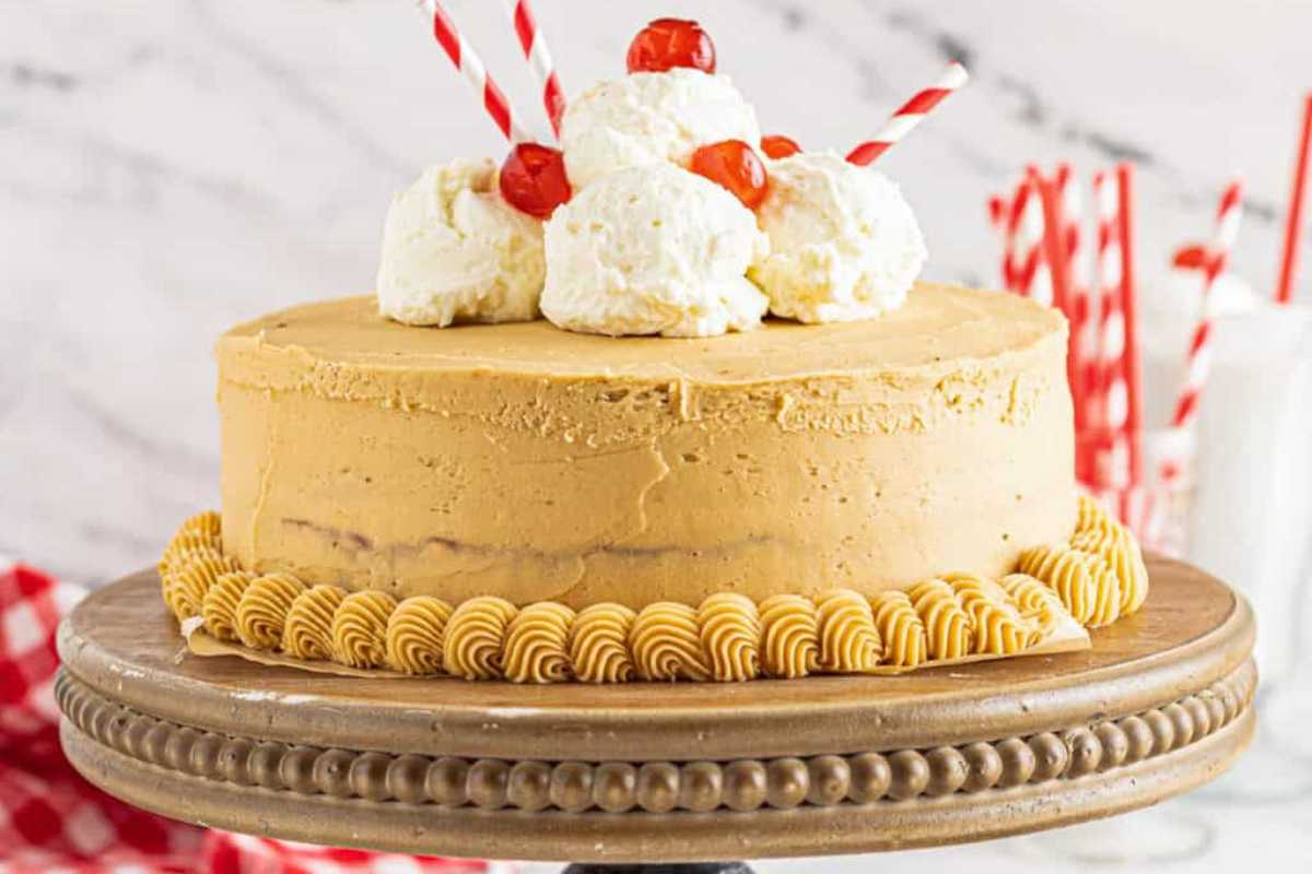 Root Beer Float Cake Recipe. 