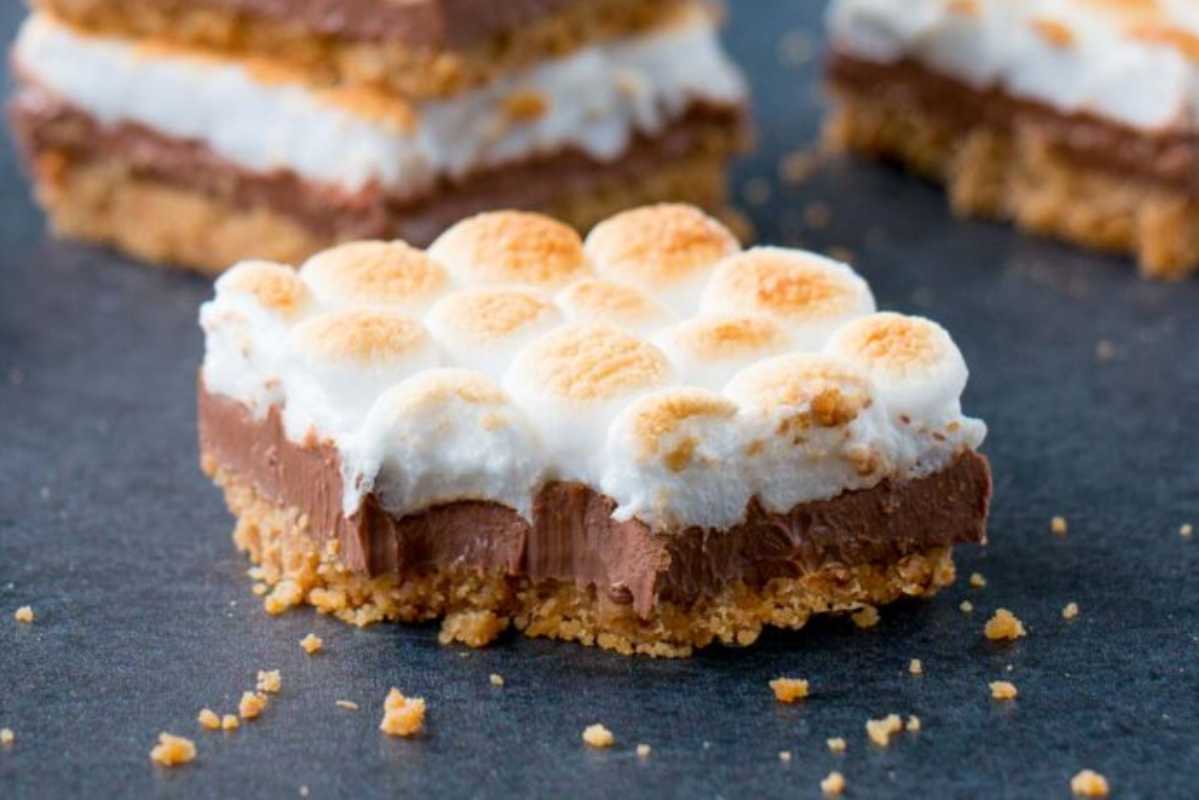 S'Mores Bars {Just 4 Ingredients}.