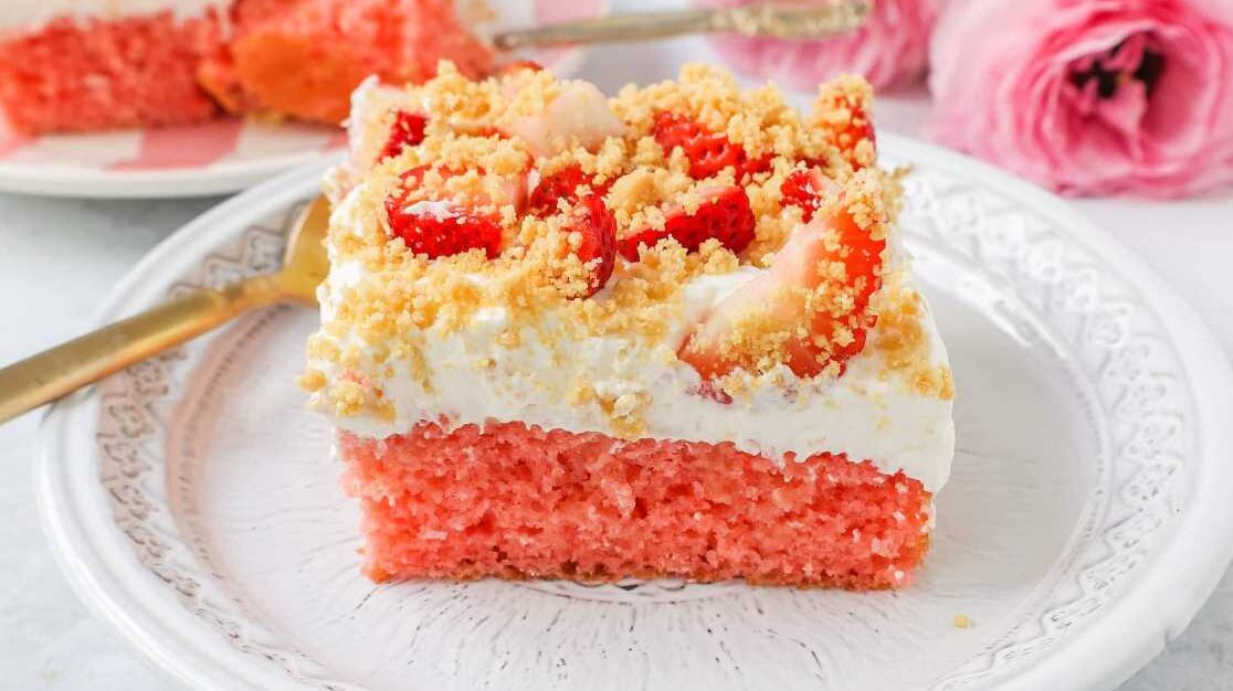 Strawberry Cream Crunch Cake.