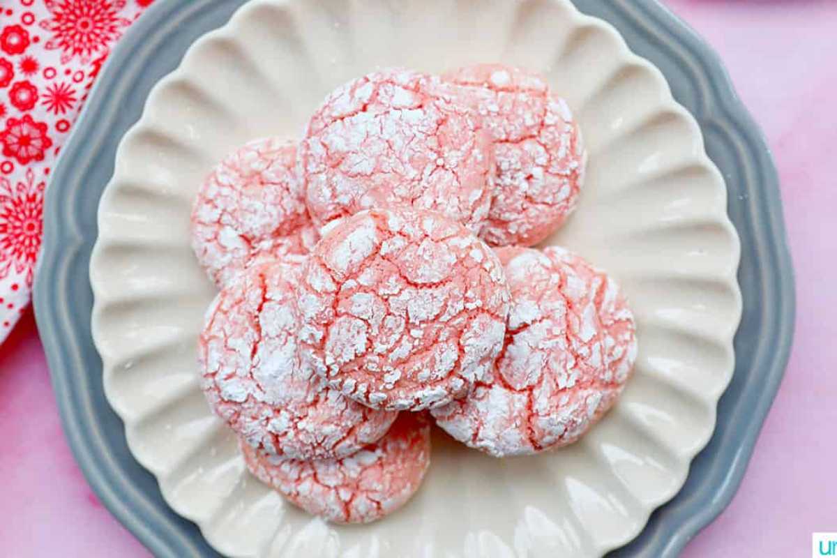 Strawberry Crinkle Cookies.
