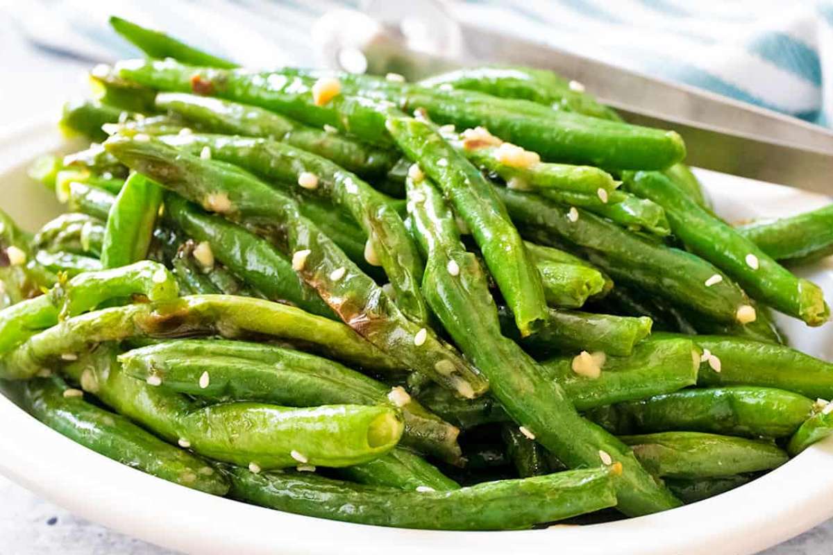 Air Fryer Green Beans With Garlic Butter Sauce.