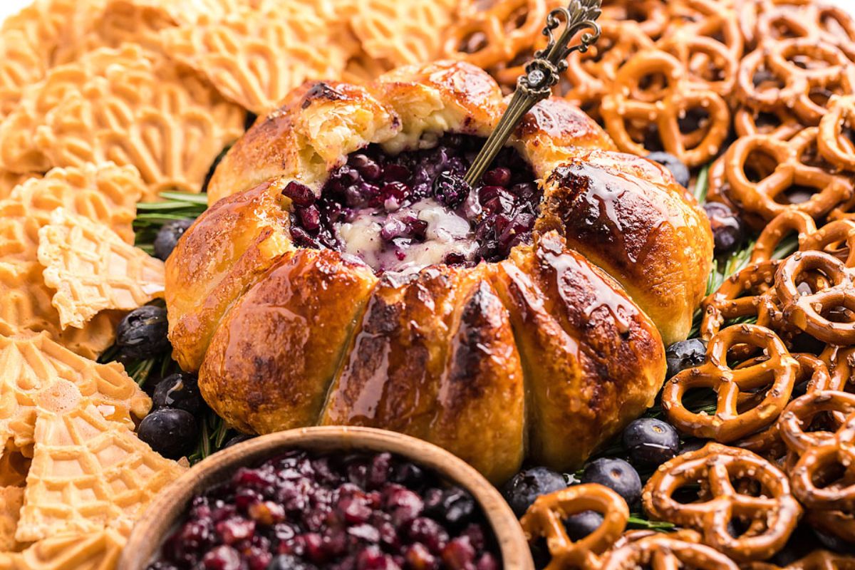 Air Fryer Blueberry Brie Pastry And Dip Appetizer. 