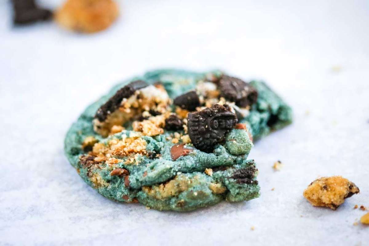 Cookie Monster Cookies (Om Nom Nom Nom). 