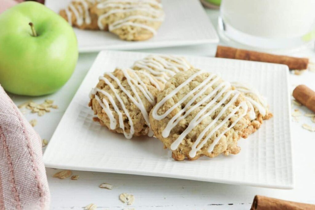 Easy Apple Oatmeal Cookies.