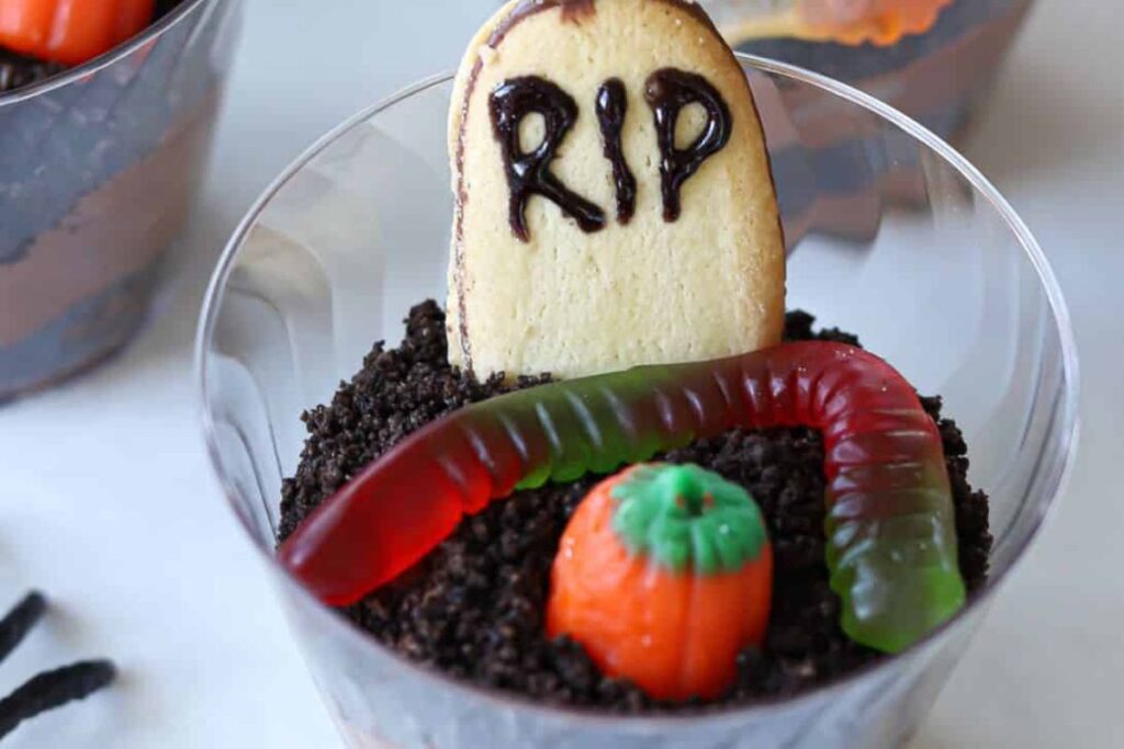 Halloween Dirt Pudding Cups.