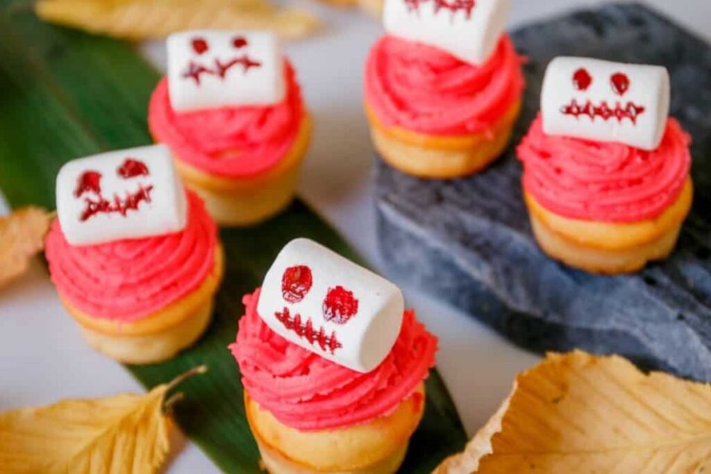 Mini Halloween Cupcakes (With Marshmallows).