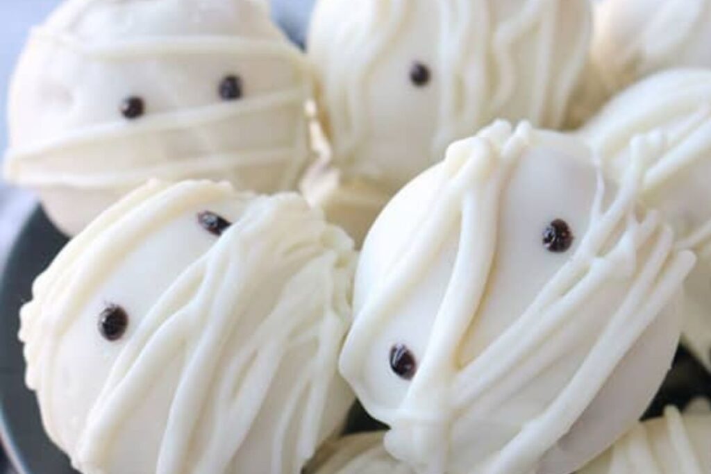 Halloween Mummy Oreo Truffles.