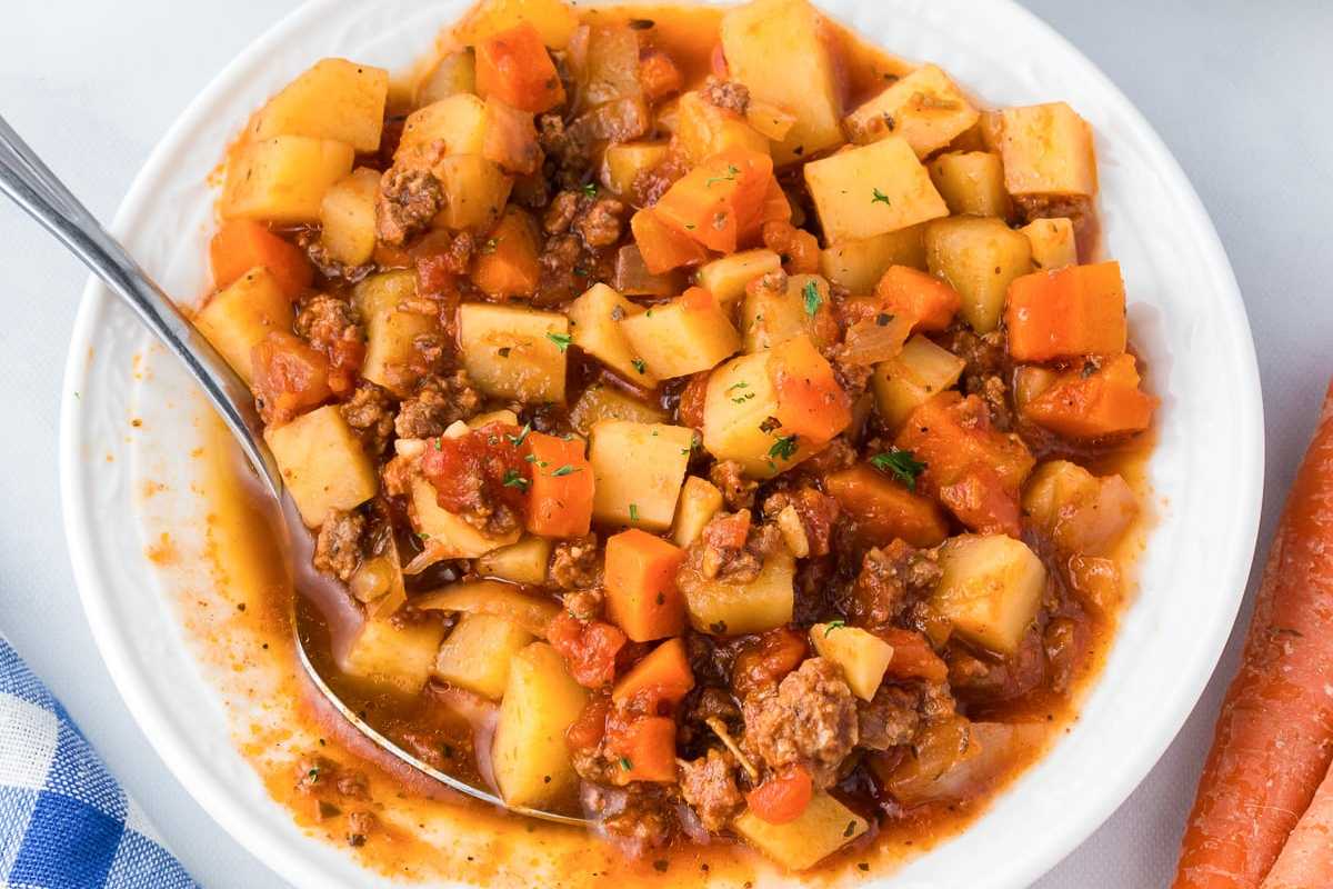 Poor Man'S Stew (Easy Hamburger Stew In The Slow Cooker!).