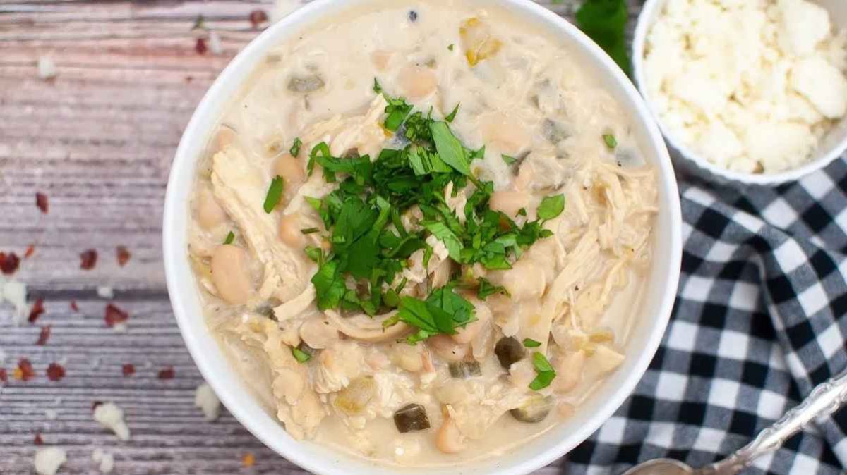 Slow Cooker White Chicken Chili (Gluten Free and Trim Healthy Mama E Meal).