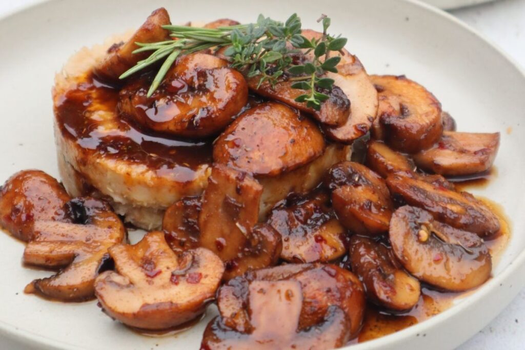 Chestnut Parsnips Puree with Mushrooms.