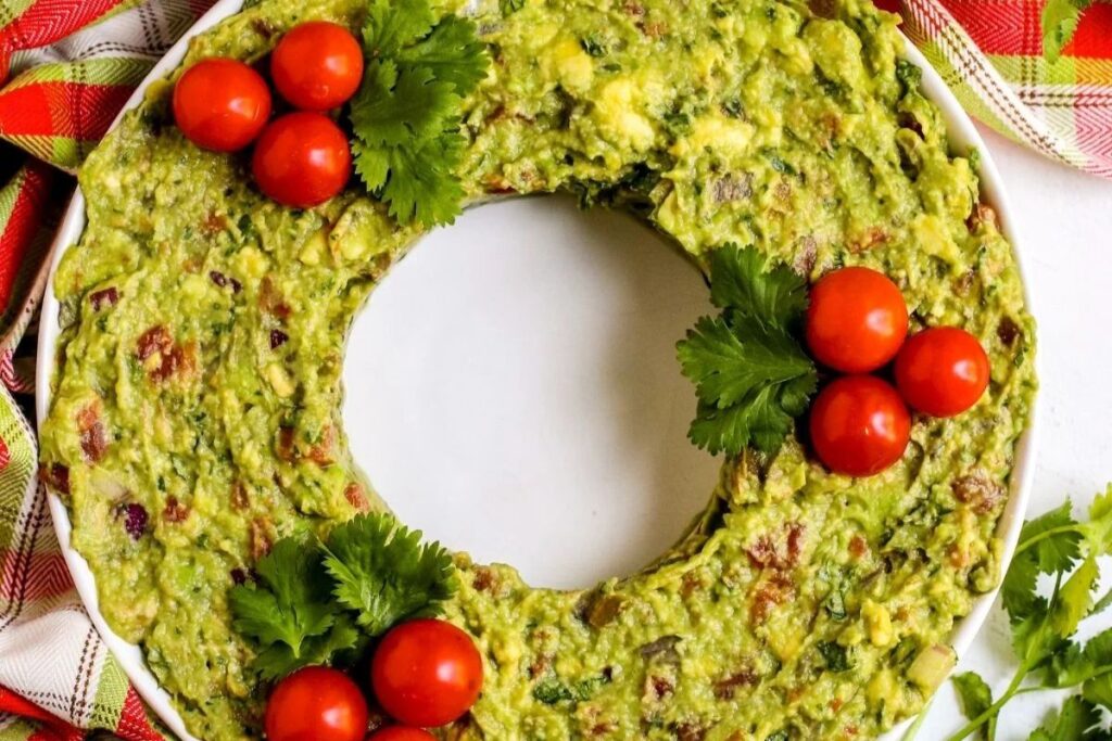 Christmas Guacamole Wreath Appetizer.