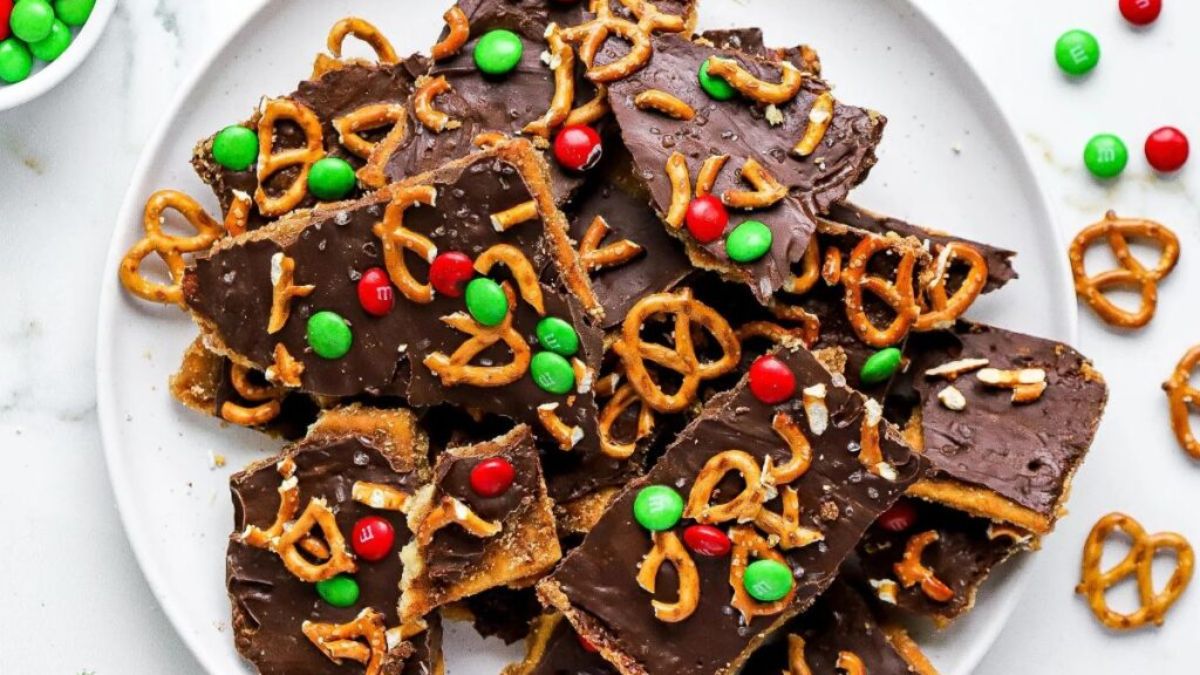 Easy Christmas Crack Recipe.