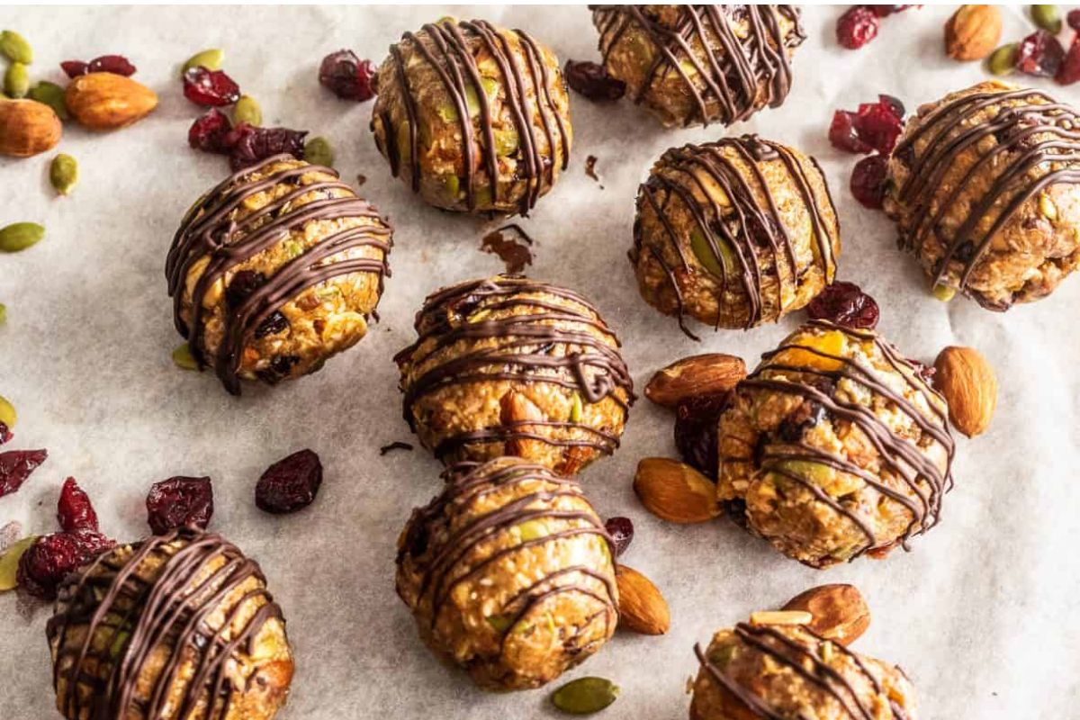 Mixed Fruit And Nut Energy Bites. 
