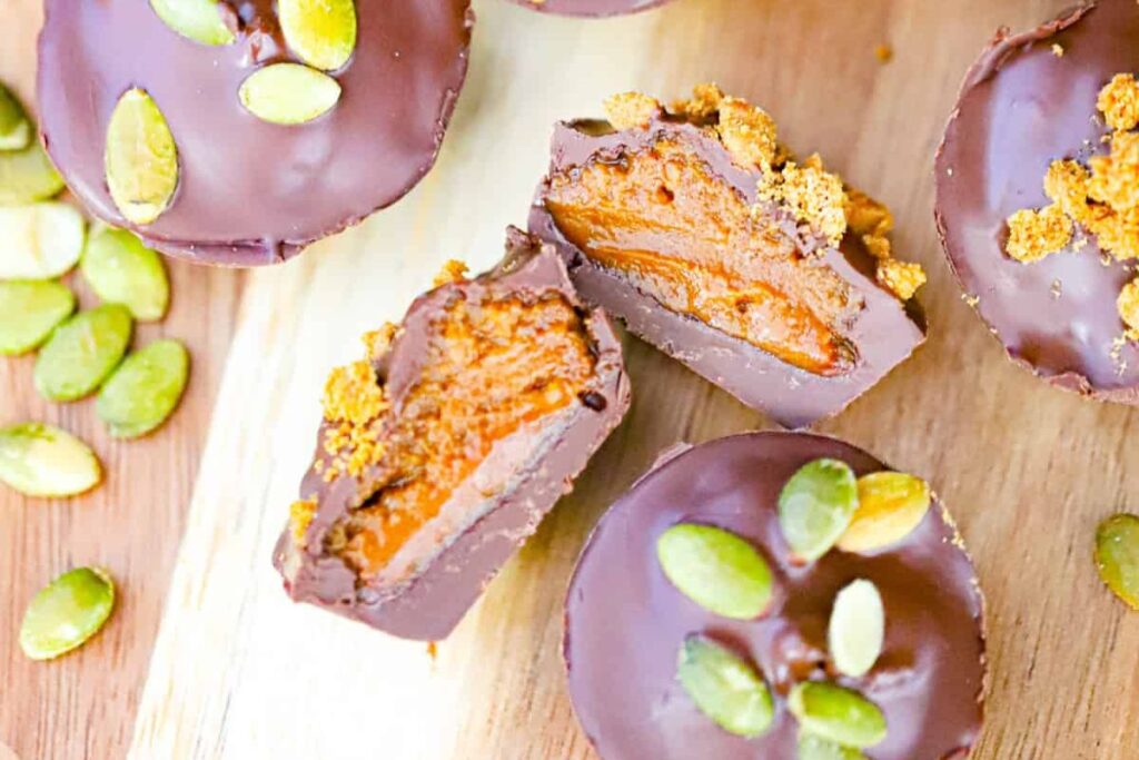 No Bake Chocolate Biscoff Pumpkin Cups.