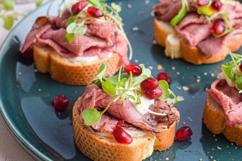 Roast Beef Crostini .