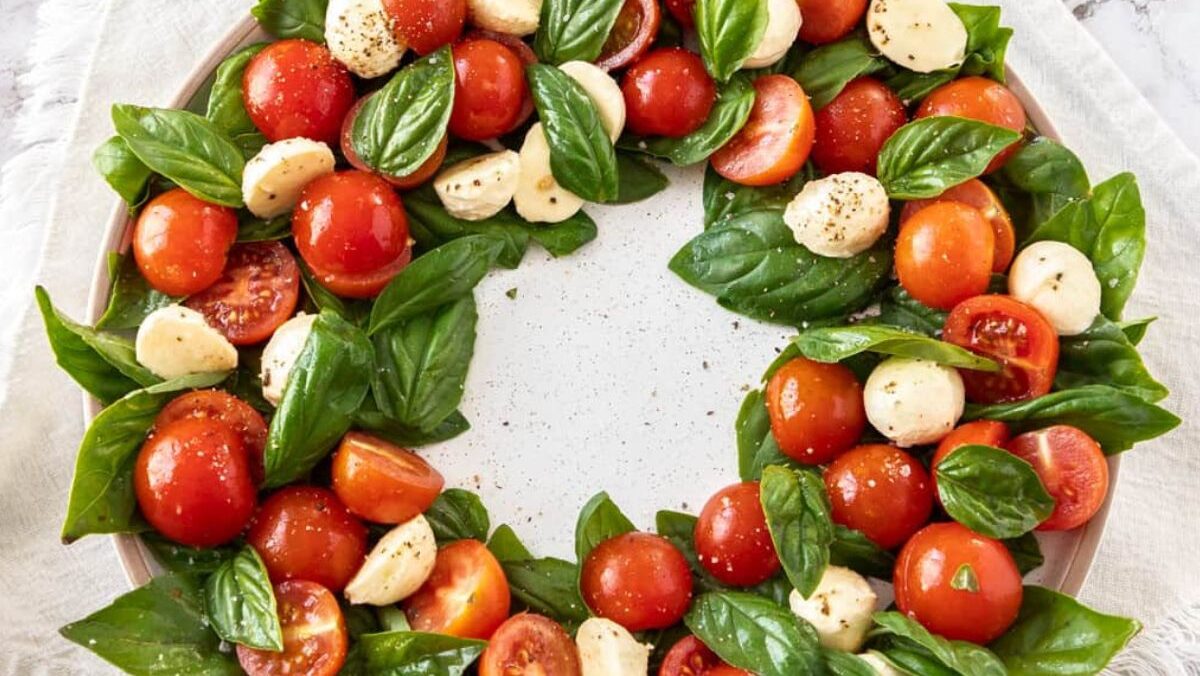 Caprese Christmas Wreath.